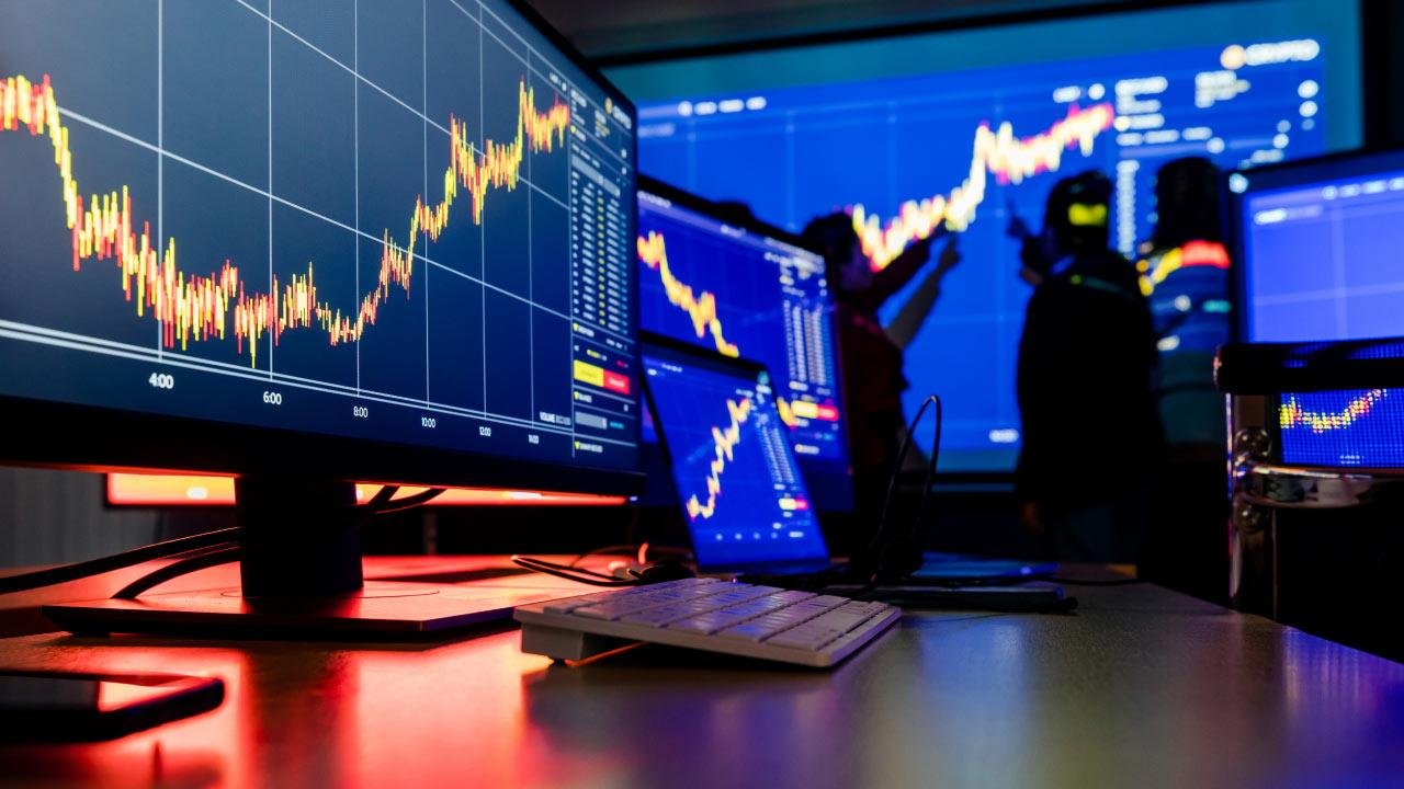 Why Social Trading Features Are Becoming Essential for Indonesian Forex Brokers