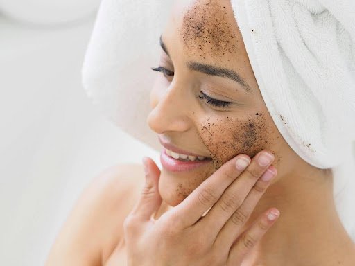 Physical vs Gentle Exfoliation: What’s the Difference?